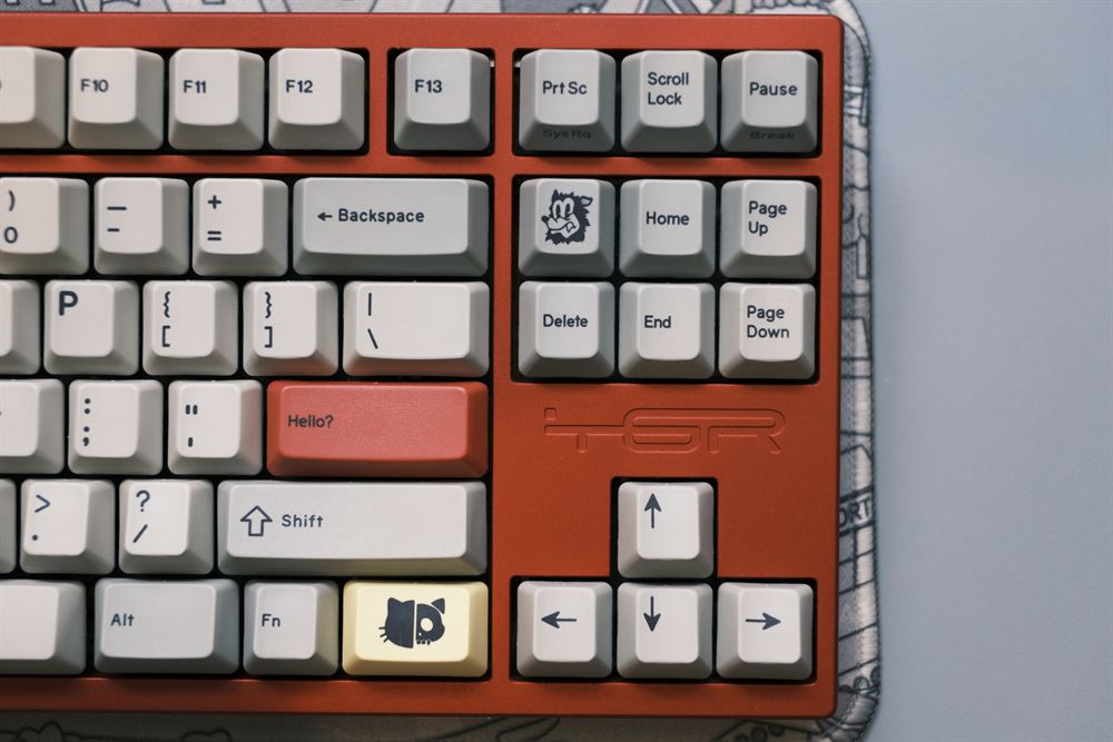 Close-up of the right side with the Hello? key and wolf novelty