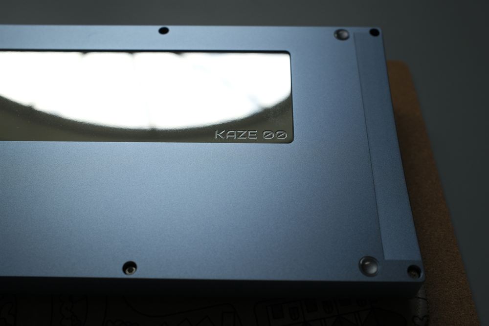 Angled close-up of the mirror weight and KAZE 00 mark