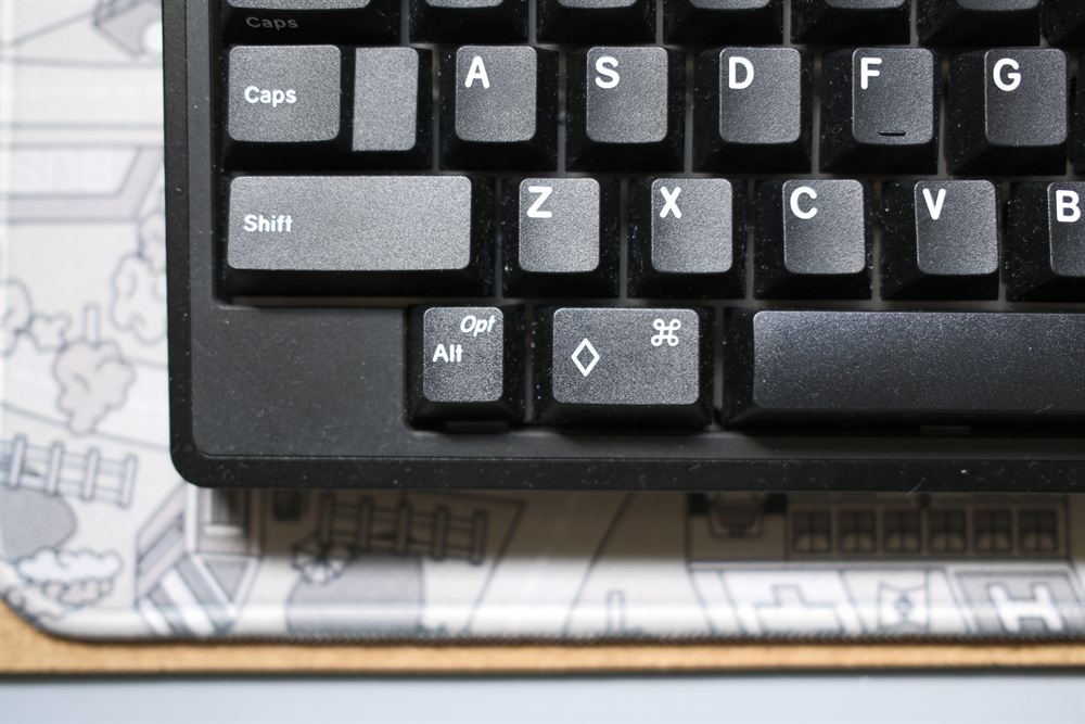 Bottom-left cluster with Shift, Alt and command keys