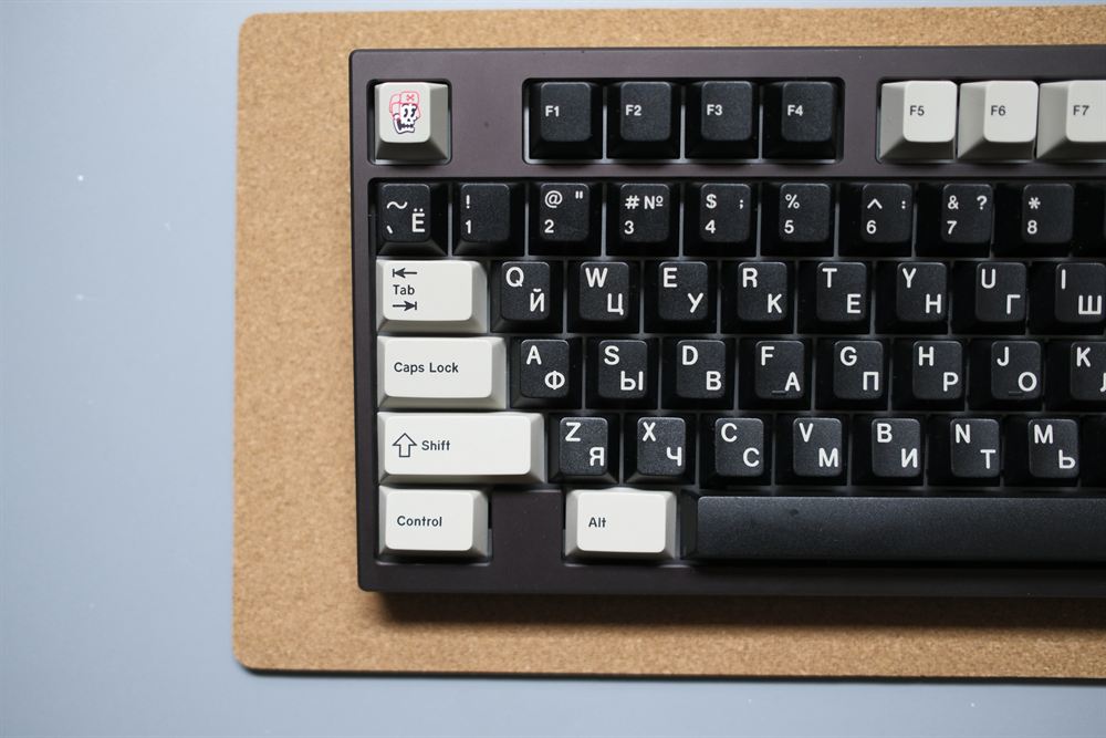 Top-left with the mahjong-tile red novelty and Cyrillic alphas