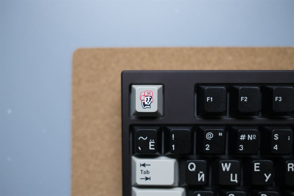Macro of the red and white mahjong-style novelty key