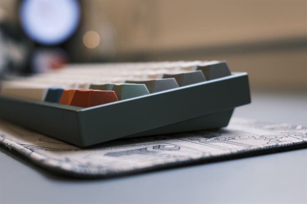 TGR x SingaKBD Unikorn — reseda-green case with GMK Foundation
