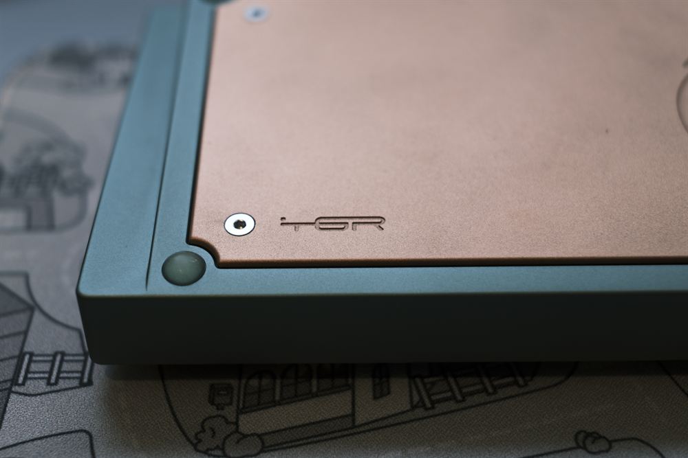 Close-up of the copper weight corner with TGR engraving